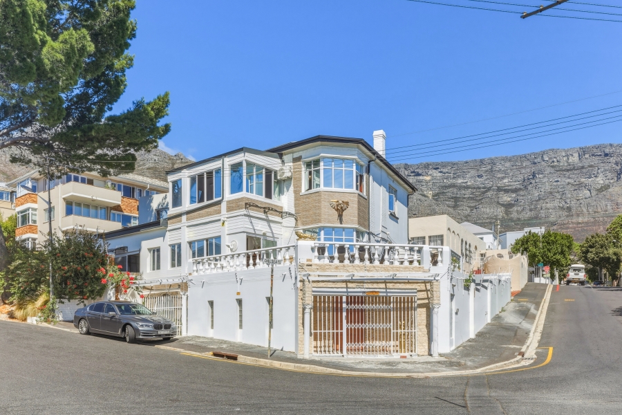 4 Bedroom Property for Sale in Vredehoek Western Cape